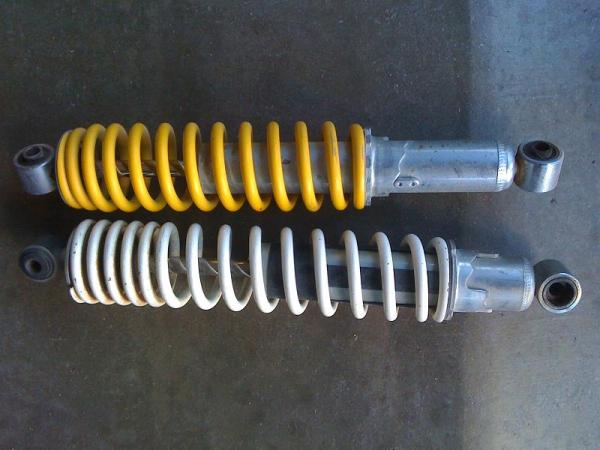 the white are banshee front shocks yellow are blaster