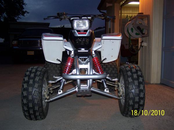 This '01 Blaster is FOR SALE and has a Vito's 3+mm strocker crank & rod assembly, Vito's heavy duty clutch kit, UNI air filter, DG exhaust & silencer, V-Force 3 reeds and billet aluminum spacer, Douglas blue label front rims w/Kenda Dominators, stock rear wheels w/Shredders, NEW "N-Style" graphics kit & seat cover, & freshly painted stock plastics.